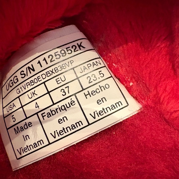 UGG fluff yeah in metallic red - Picture 6 of 7